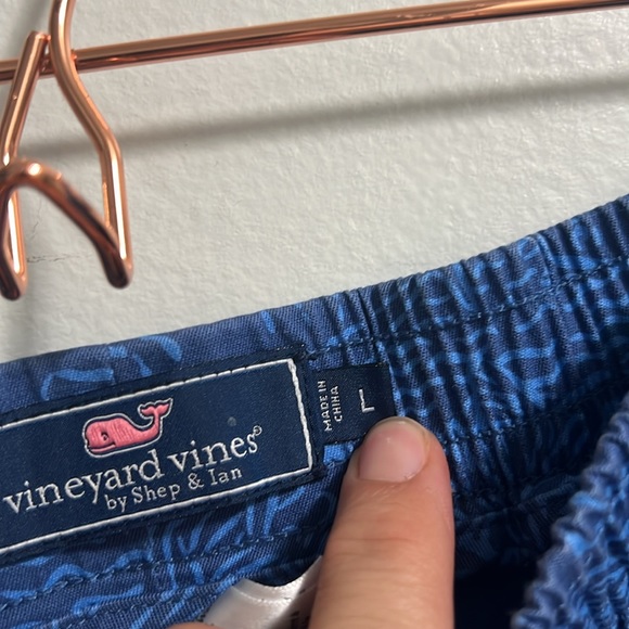 Vineyard Vines 7 Inch Tonal Printed Jetty Shorts Fish Print Men's Size L - Picture 5 of 7